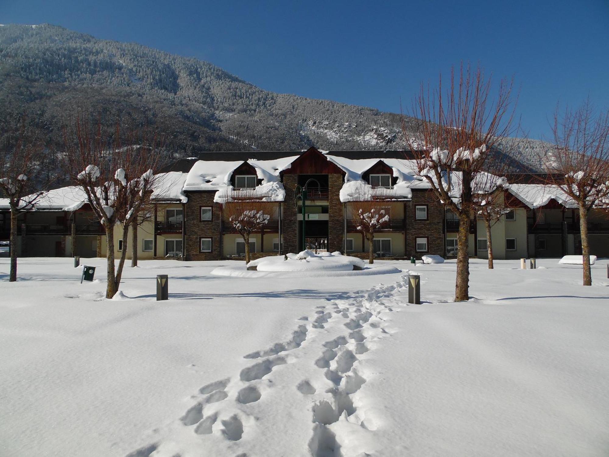 Village Club Les Balcons Des Pyrenees Saint-Mamet Екстер'єр фото